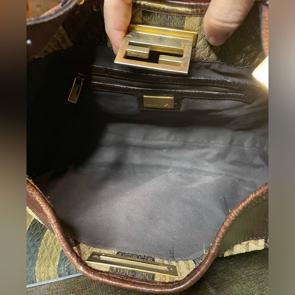 Fendi mezzaluna hobo bag with COA - Picture 8 of 16